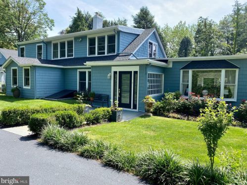 529 Spring Mill Rd, Ithan, PA 19085-1927