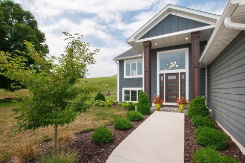 806 Champagne Ct, Pine Island, MN 55963-8108