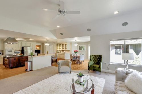 10000 Walter Welsher Ct, Gilroy CA  95020-9704 exterior