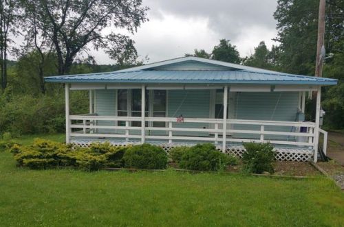 155 Broadway St, Reynoldsville, PA 15851-1077