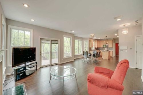 44 Hunters Run, Oakland NJ  07436-2344 exterior