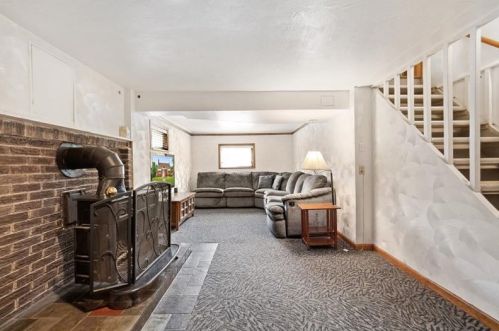 48 Millersdale Rd, Jeannette PA  15644-3144 exterior