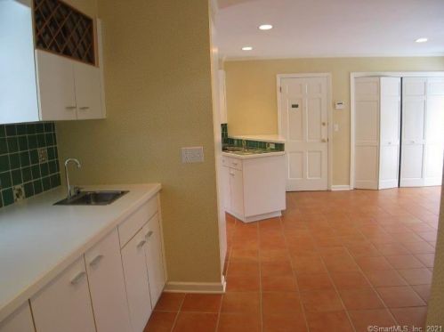 170 Bridle Path Ln, New Canaan CT  06840-3907 exterior