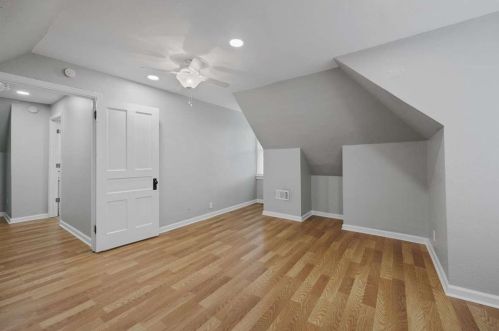 322 Crane Ave, Pittsburgh PA  15220-4035 exterior