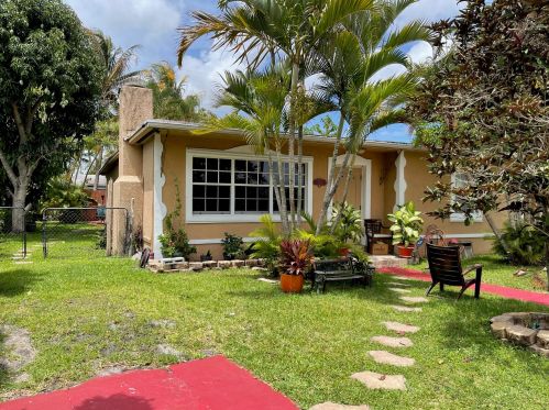 733 Cherry Rd, West Palm Beach, FL 33409-6117
