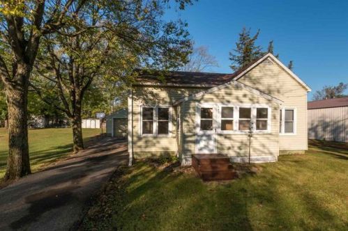 641 Henschel St, Nekoosa, WI 54457-1113