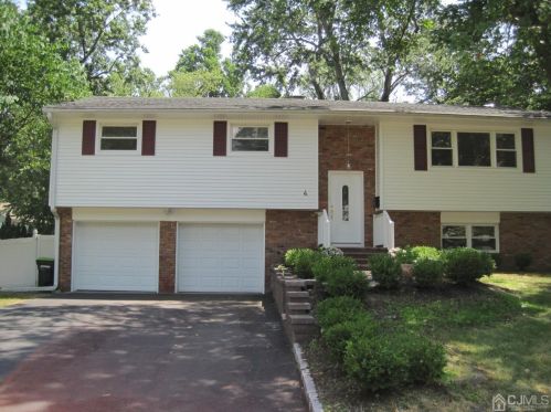 4 Nottingham Dr, East Brunswick, NJ 08816-2806
