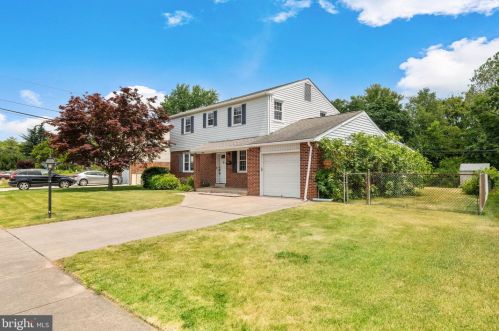 2391 Dombey Rd, Wilmington, DE 19808-4219