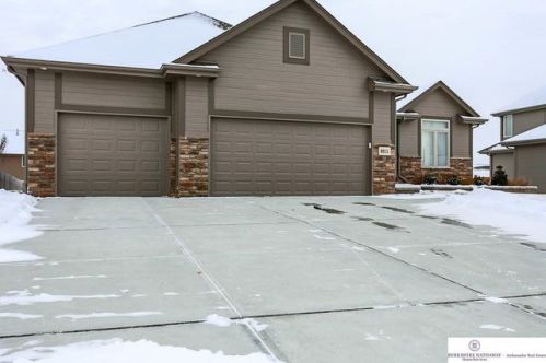 8011 193rd St, Gretna NE  68028-4392 exterior