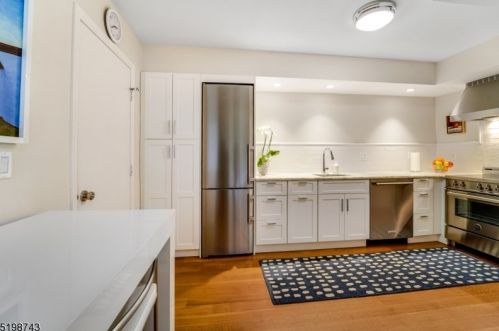 48 Cambridge Rd, Bedminster NJ  07921-1609 exterior