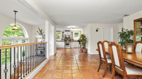 38 Candle Hill Rd, Danbury CT  06812-2414 exterior