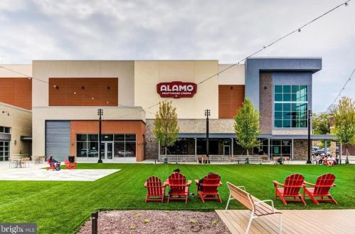 14800 Potomac Branch Dr, Woodbridge VA  22191-4056 exterior