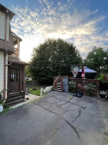 10 Murray St, Ansonia, CT 06401-2120
