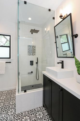 2077 Grand Oaks Ave, Altadena CA  91001-3530 exterior