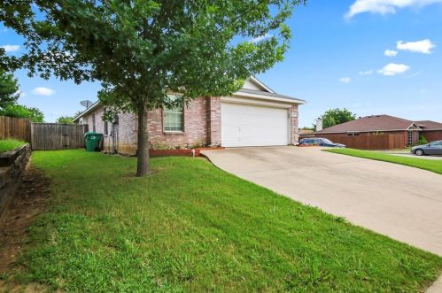 921 Dixon Ln, Denton, TX 76207-8118