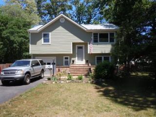145 Maple Ave, Belford, NJ 07718-1266
