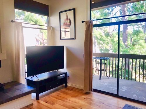 7228 Marina Pacifica Dr, Long Beach, CA 90803-3809