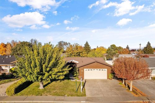204 Mckinley Cir, Vacaville, CA 95687-3304