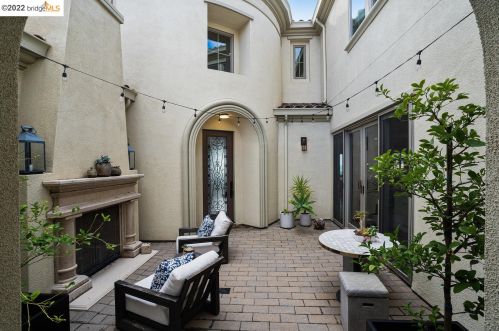 13565 Campus Dr, Oakland, CA 94605-3890