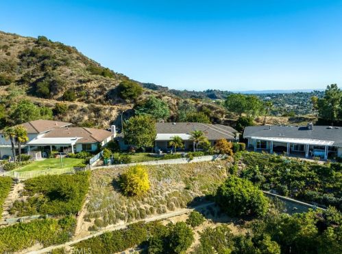 2755 Valle Vista Dr, Glendale CA  91206-4720 exterior