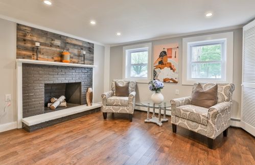 8 Justin Ave, Salem NH  03079-2319 exterior