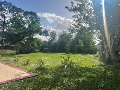 1142 Floresta Dr, Fort Pierce FL  34983-2758 exterior