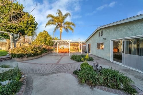 6547 Mount Ripley Dr, Buena Park, CA 90620-4204