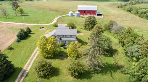3213 Mayfield Rd, Jackson, WI 53037-9790