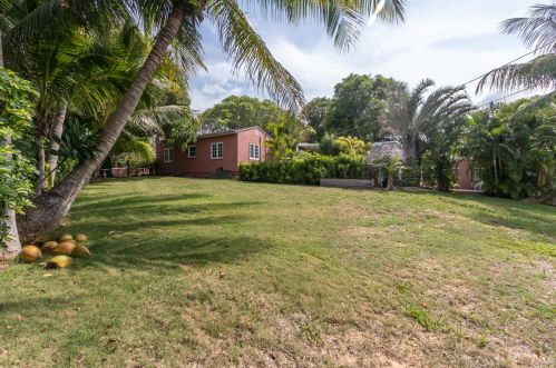 901 39th Ct, West Palm Beach, FL 33407-4015