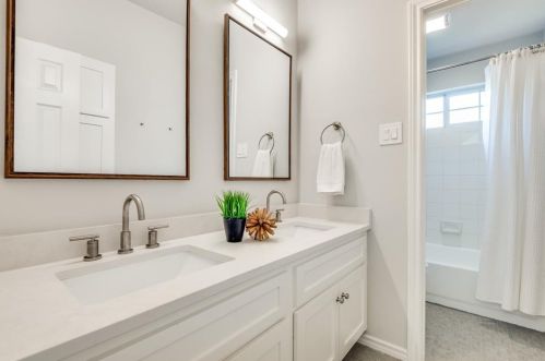 3405 Dorchester Ct, Lewisville TX  75022-4924 exterior