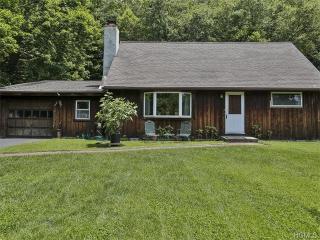 114 Milton Dr, Thornwood, NY 10594-1728