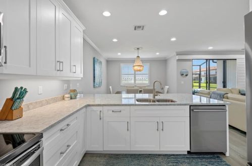 7698 Bristol Cir, Naples FL  34120-0697 exterior