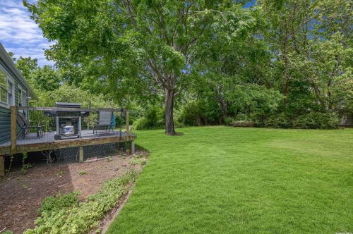 7 Edmarc Ct, Oakdale, NY 11769-1503