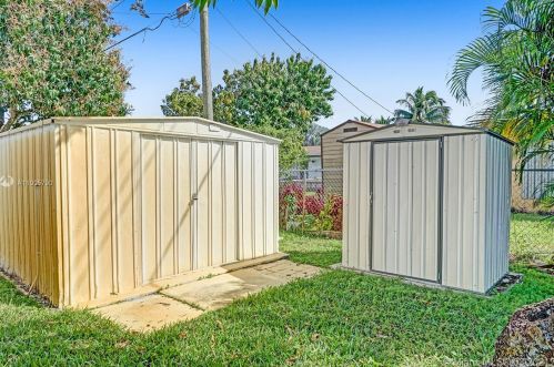 8490 10th St, Hollywood FL  33024-4939 exterior