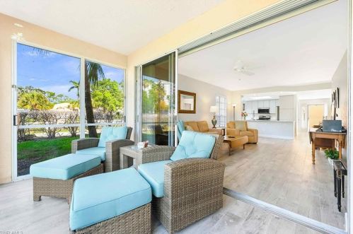 651 Wiggins Lake Dr, Naples, FL 34110-6043