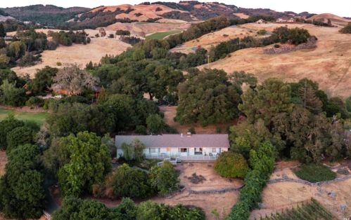 4330 Oakridge Ln, Penngrove, CA 94951-9707