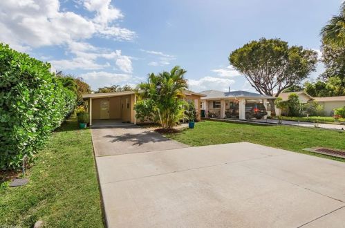 770 97th Ave, Naples, FL 34108-2283