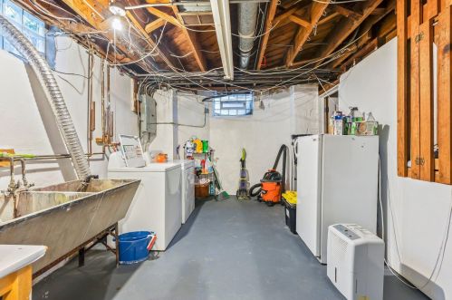 2524 60, Milwaukee WI 53219-2621 exterior