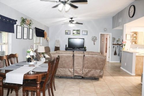 507 8th St, Dundee, FL 33838-4071