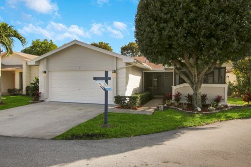 4 Afton Pl, Boynton Beach, FL 33426-7720