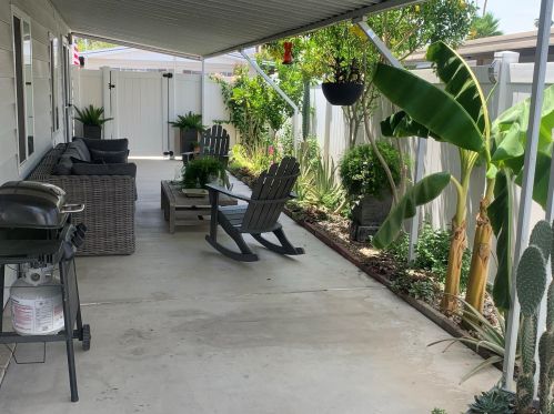 74 Calle Abajo, Palm Springs CA  92264-6331 exterior
