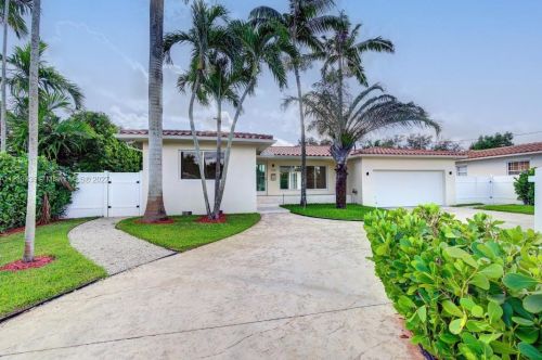 1080 104th St, Miami, FL 33138-2656