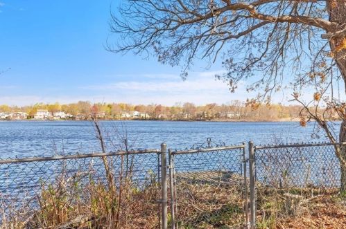 50 Lake Shore Dr, Weymouth, MA 02189-1506