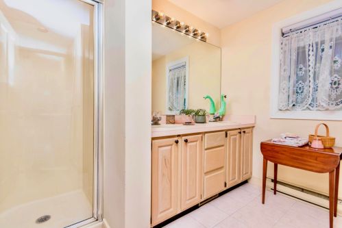 1 Hampton Ct, Mashpee MA 02649-2294 exterior