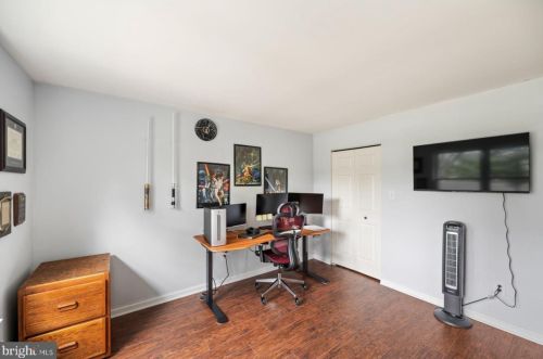 3080 Harbour Dr, Palmyra NJ 08065-2219 exterior