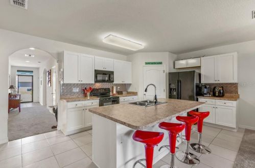 2312 Valhalla Dr, Tavares, FL 32778-8553