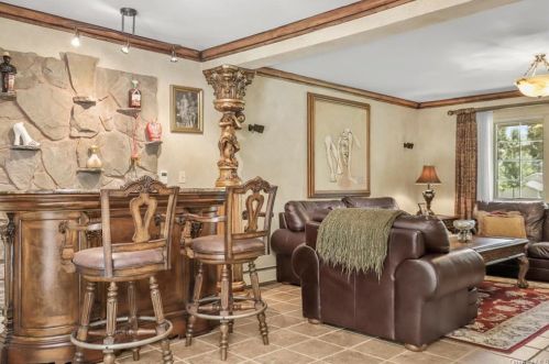 471 Bonnie Ct, Yorktown Hgts NY  10598-2001 exterior