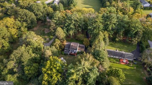 1421 Sugartown Rd, Berwyn PA  19312-1820 exterior