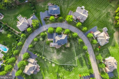 20906 Mcintosh Pl, Leesburg VA  20175-6372 exterior