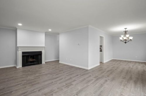 101 Ameridge Dr, Bridgeport, CT 06606-6028